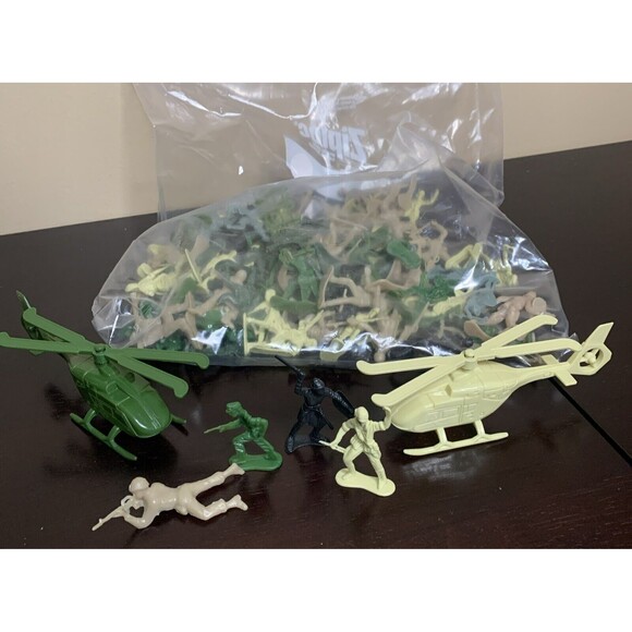 Lot 0f 112 Vintage Army Men Toy Soldiers Figures a few, warriors 2 Helicopters - Picture 1 of 6